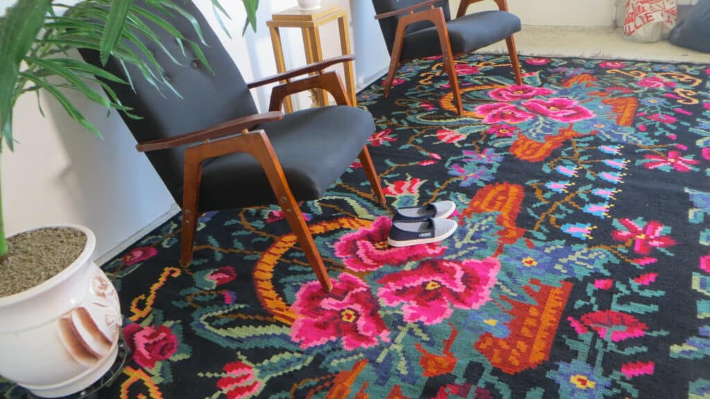 tapis moldave aux roses